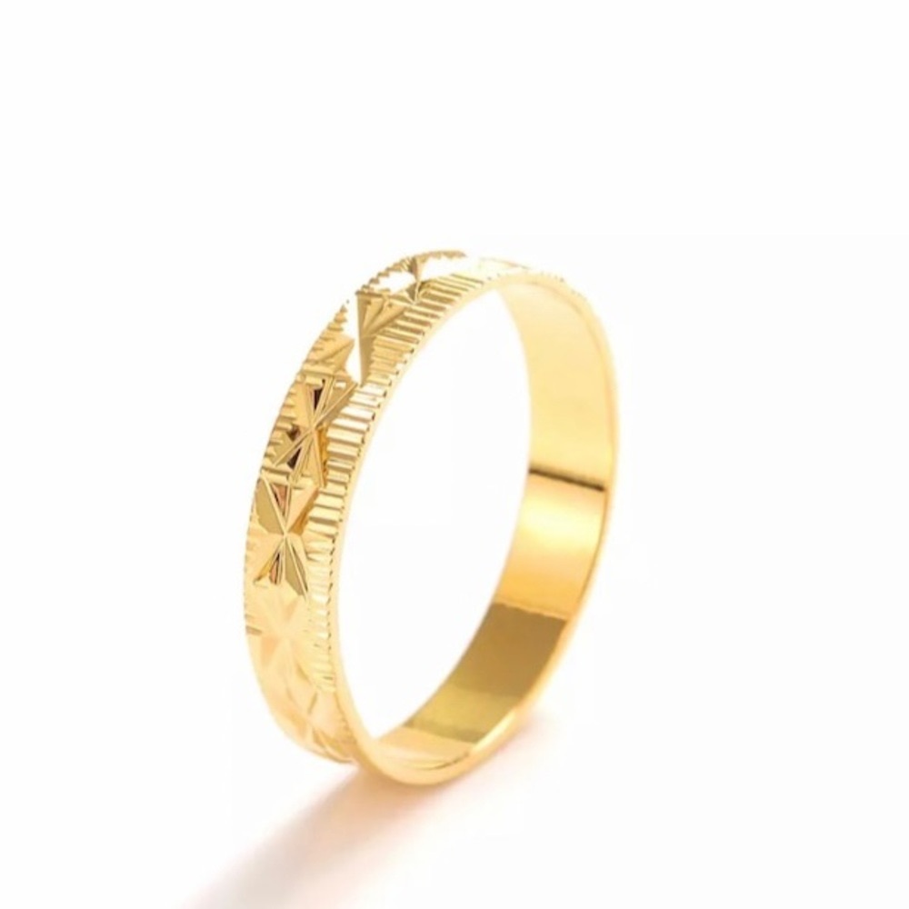 A diamond-cut design catches light at every angle in this handcrafted bands.